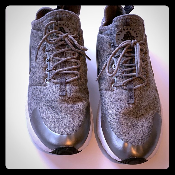 Nike Shoes - Nike Hurrache Gray